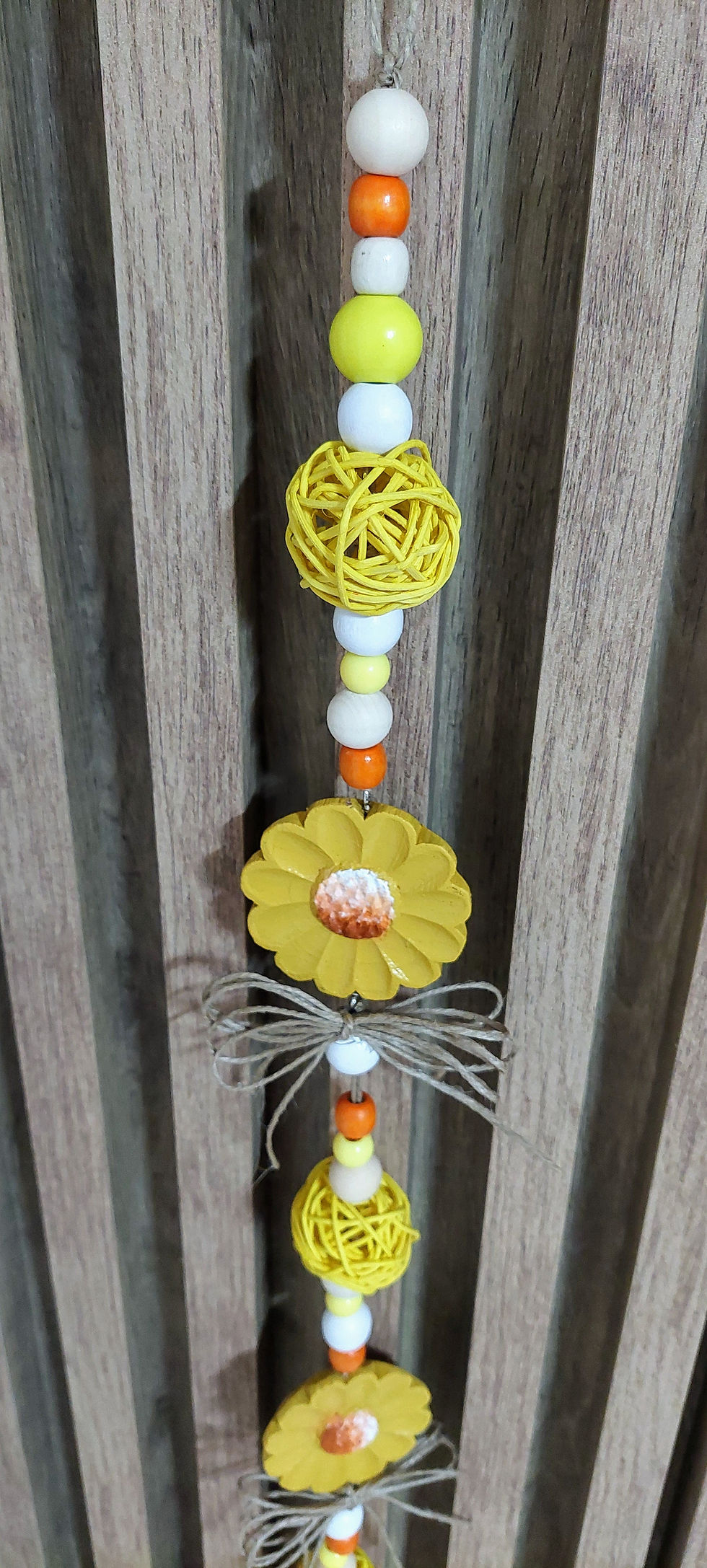 Miniatura: PENDENTE COM MARGARIDAS E BOLAS AMARELAS