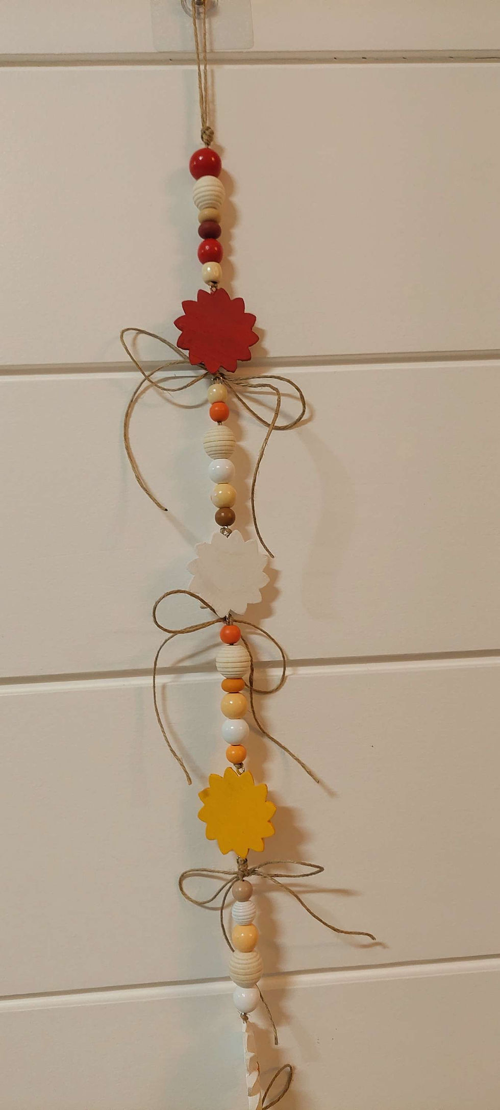 Miniatura: FIO PENDENTE COM 05 FLORES DE MADEIRA