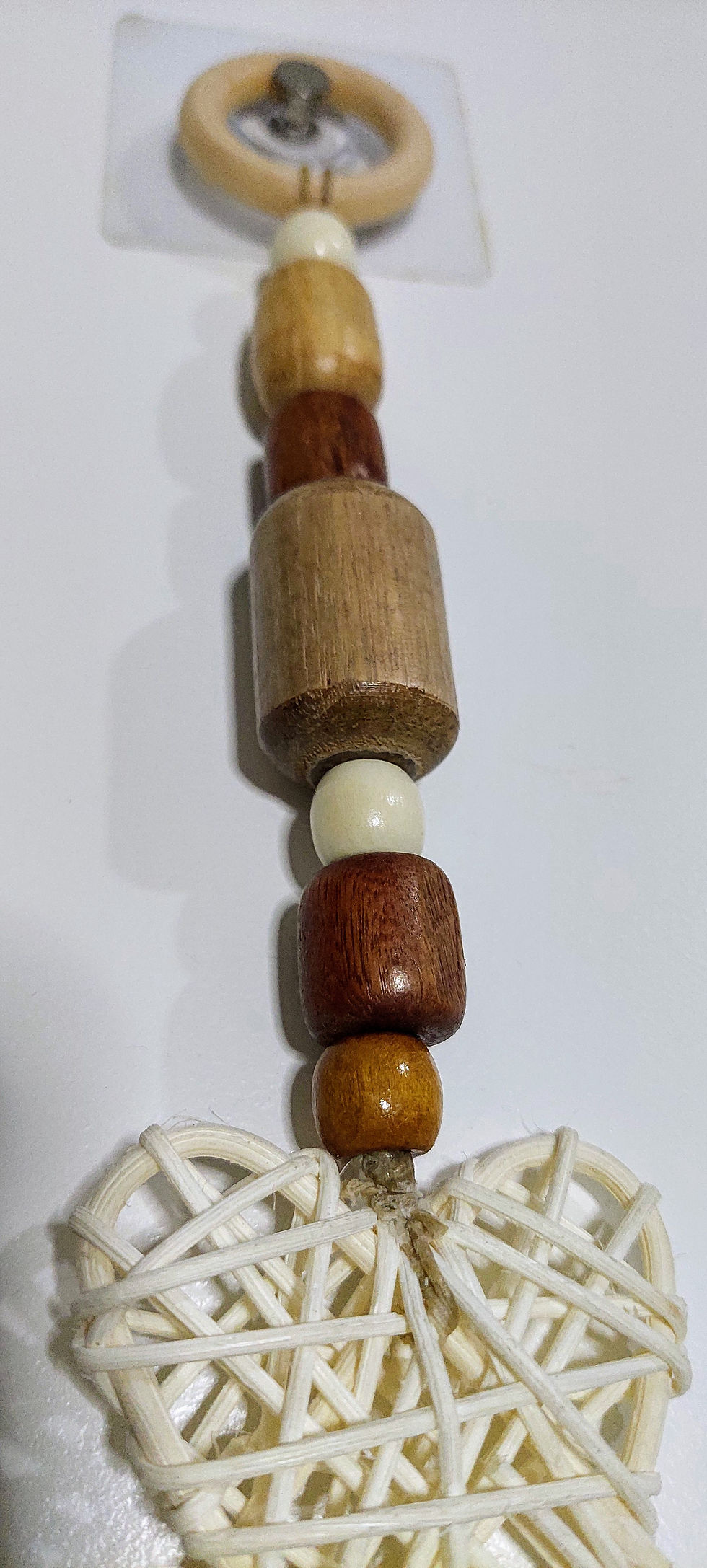 Miniatura: FIO PENDENTE COM CORAÇÕES DE RATAN 