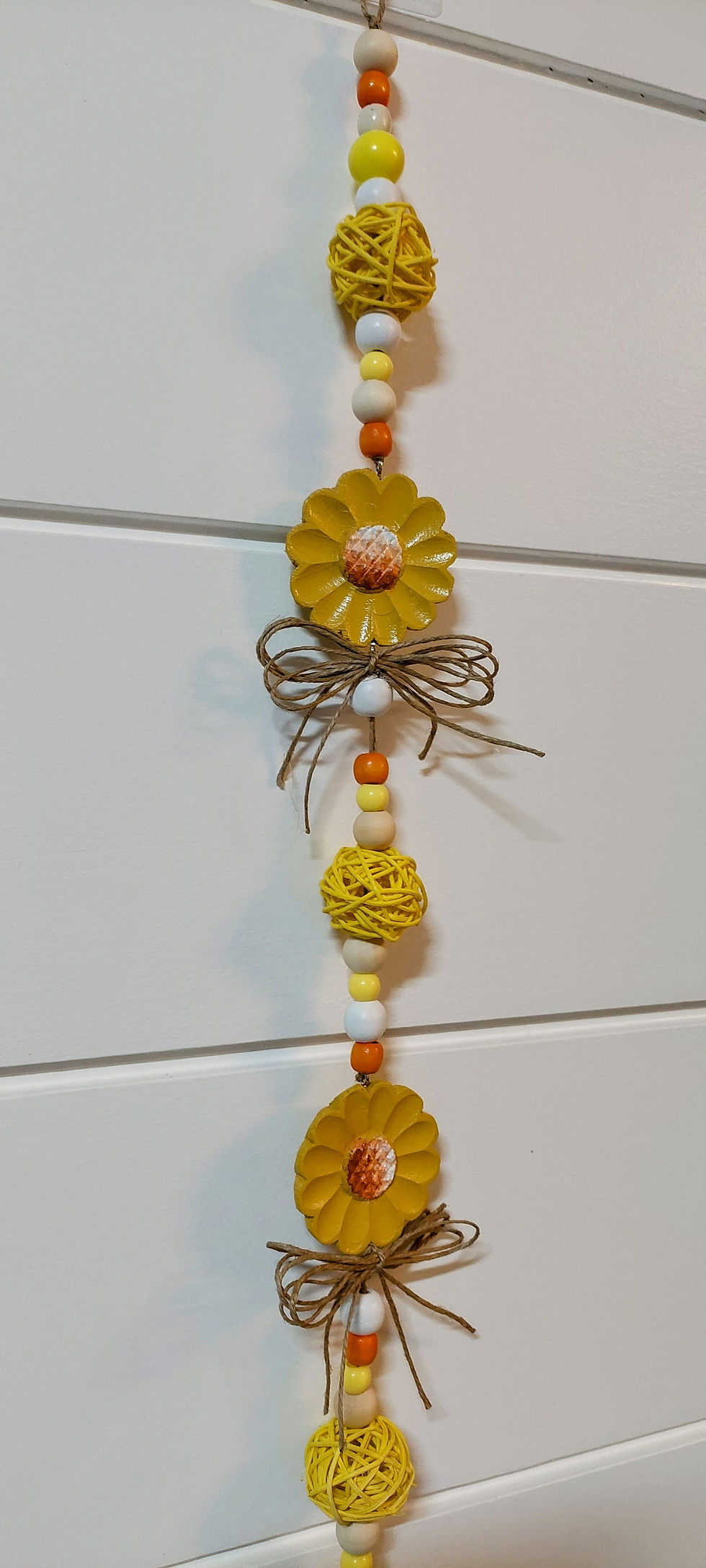 Miniatura: PENDENTE COM MARGARIDAS E BOLAS AMARELAS