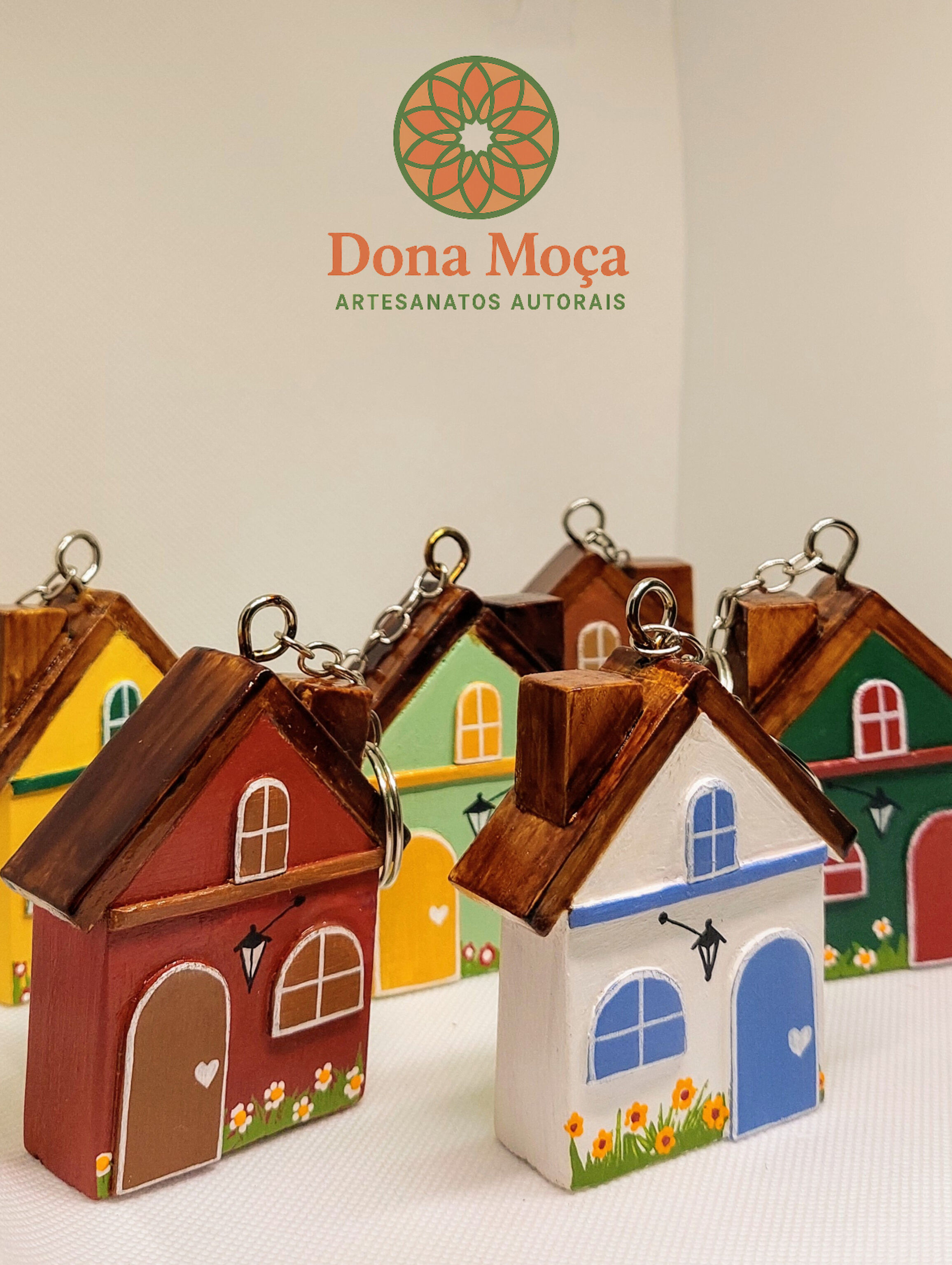 CHAVEIROS CASINHAS DE MADEIRA