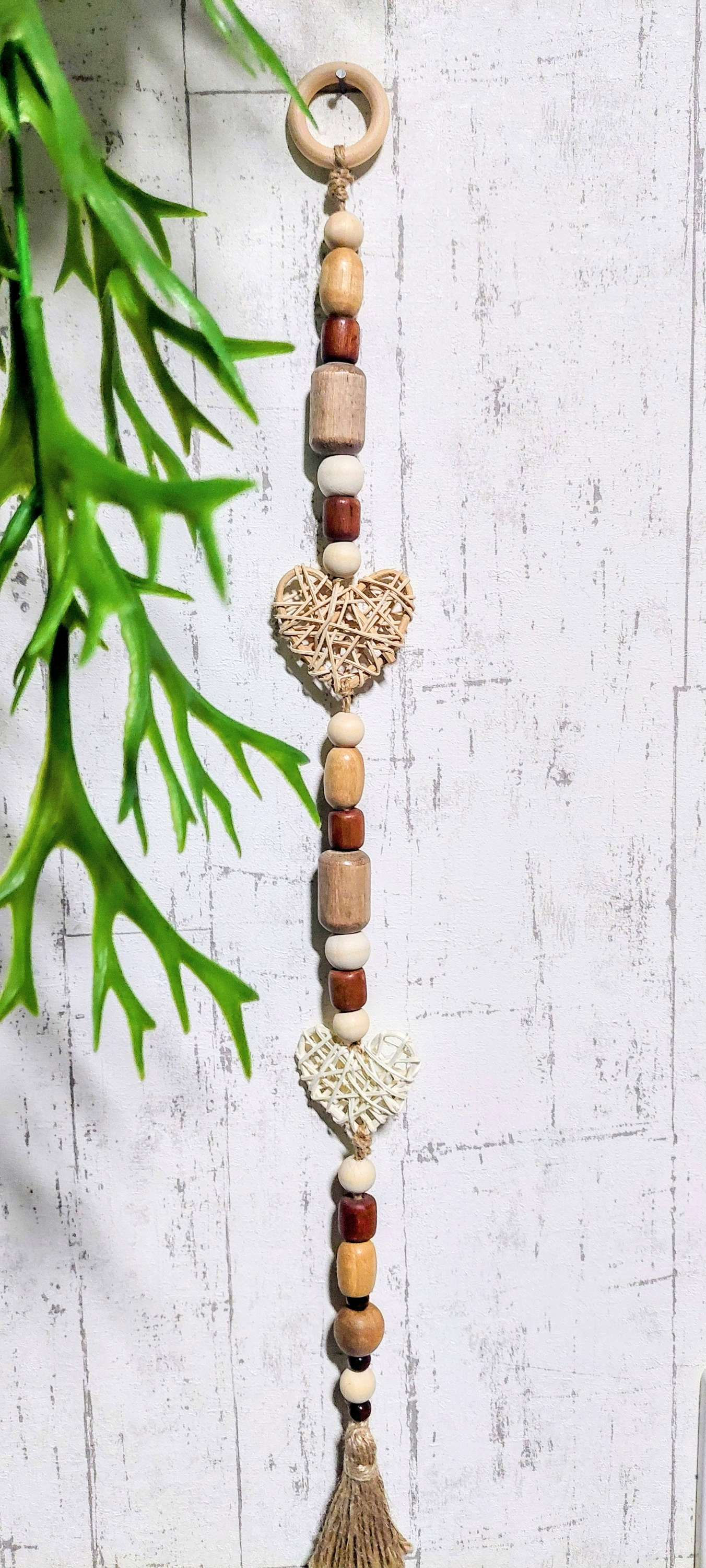 FIO PENDENTE COM CORAÇÕES DE RATAN 