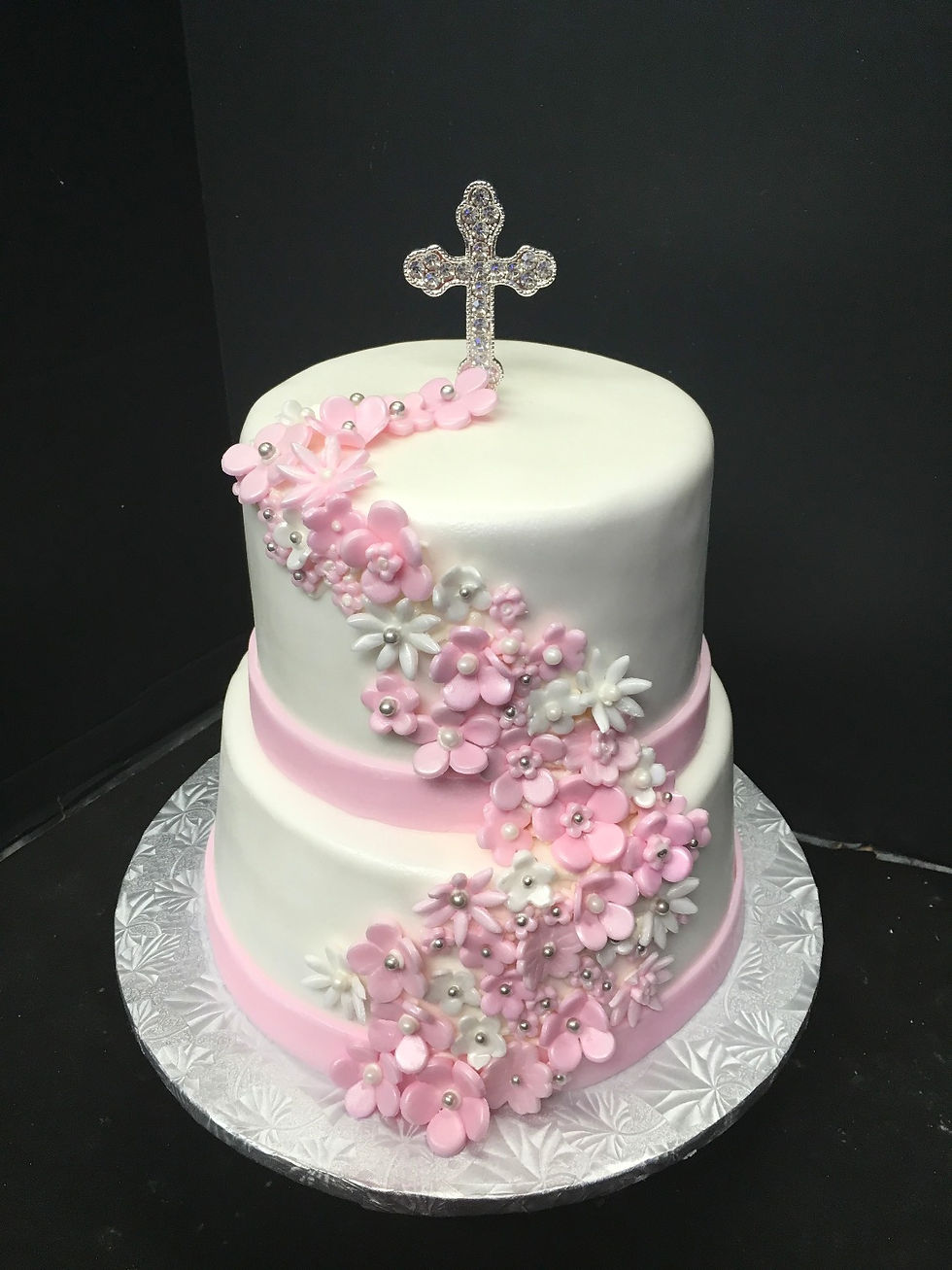 3c.Pink & White Floral Cake