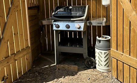 Det finns en gasgrill i parken som kan användas gratis
