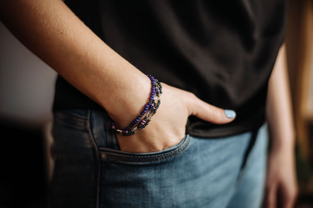 Koharu, shiny gray-purple/green beaded bracelet, handmade