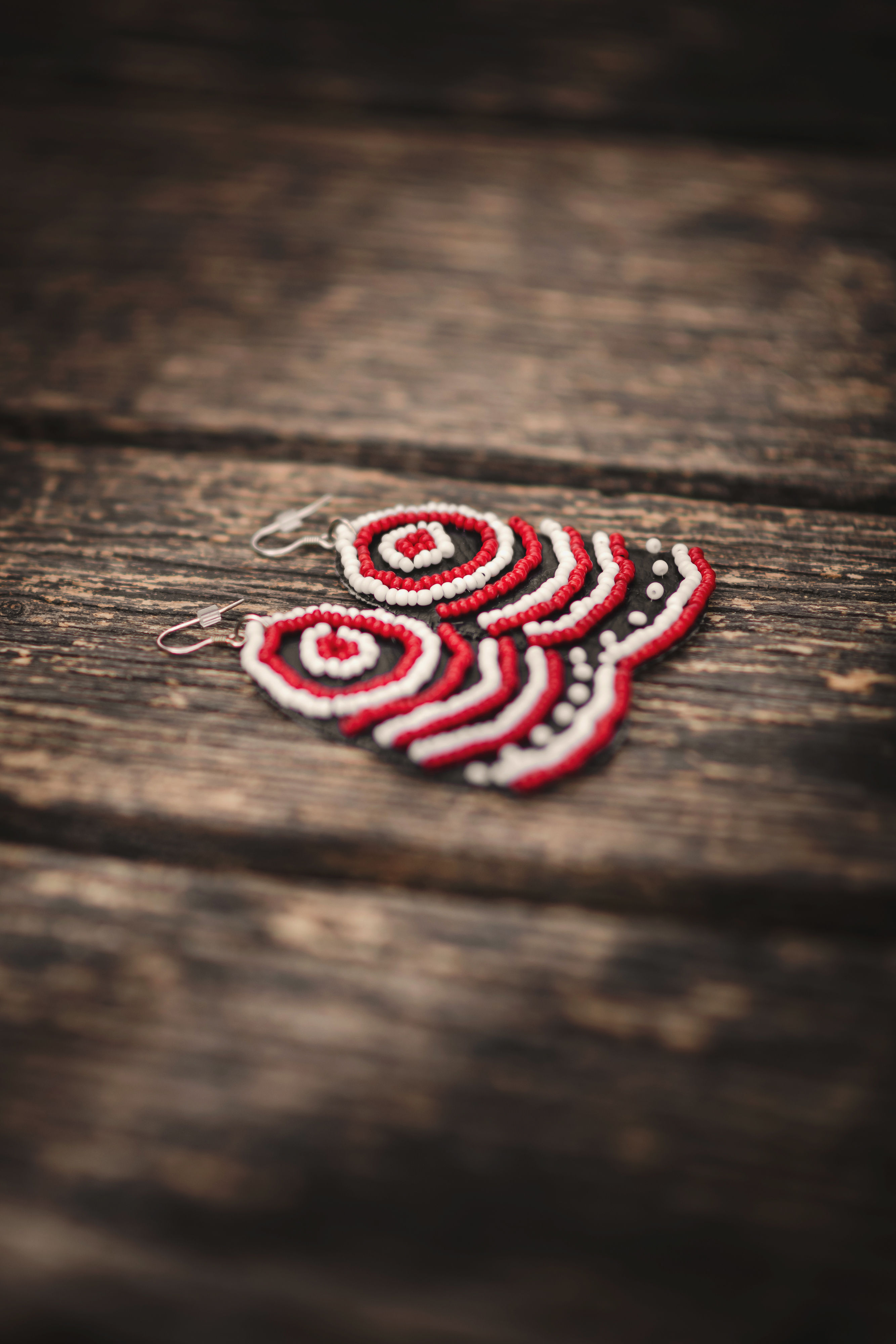Ghadir red-white ethnic earrings, glass beads on leatherette, handmade