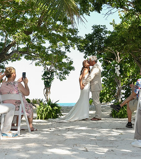 Bungalows Sugarloaf Beach Ceremony