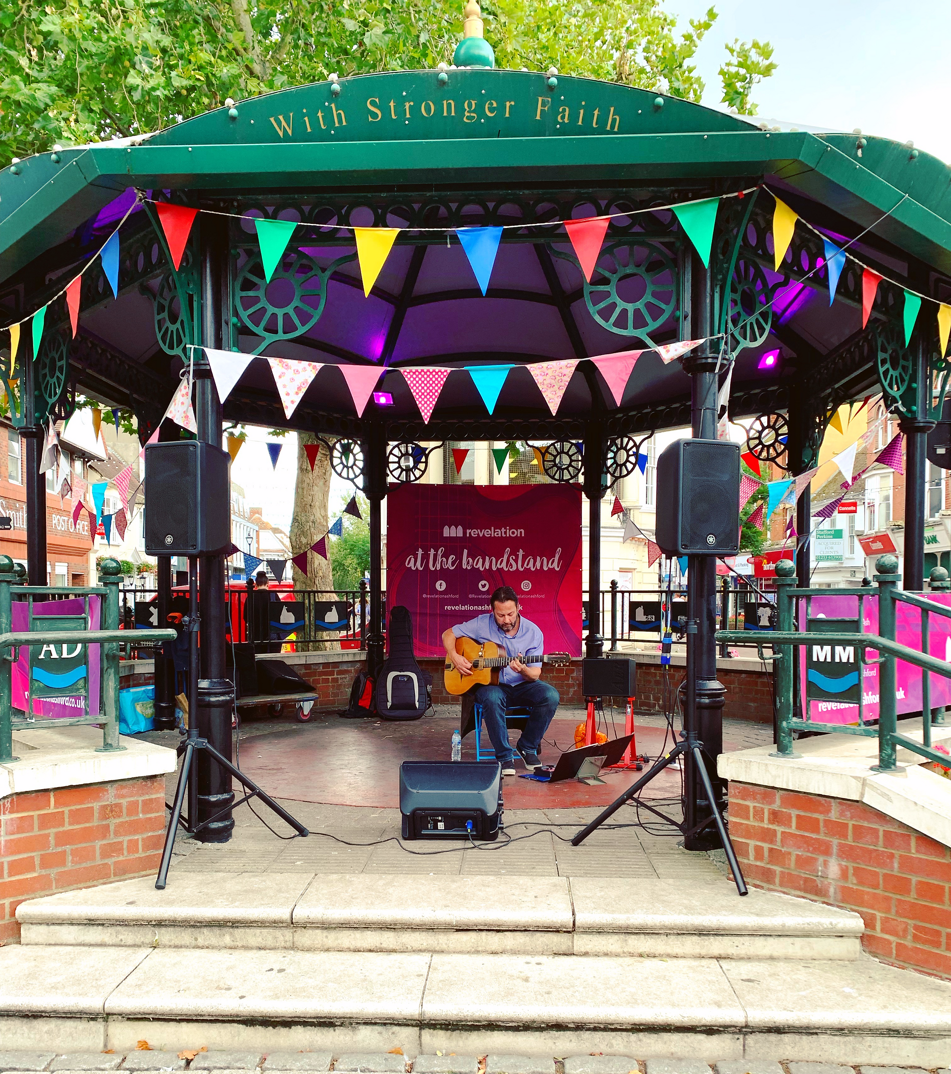 Jonny Hepbir Solo Gypsy Jazz Guitarist