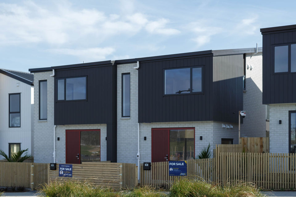 Henwood Auckland
Shera Bevelback and Vertical Shiplap weatherboard