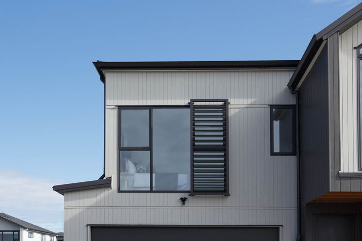 NZ. Shera Shiplap Vertical weatherboard MS200, DL01.