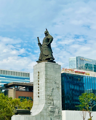 Admiral Yi Sun-Sin’s statue Seoul. Captured by Jetta Allen.