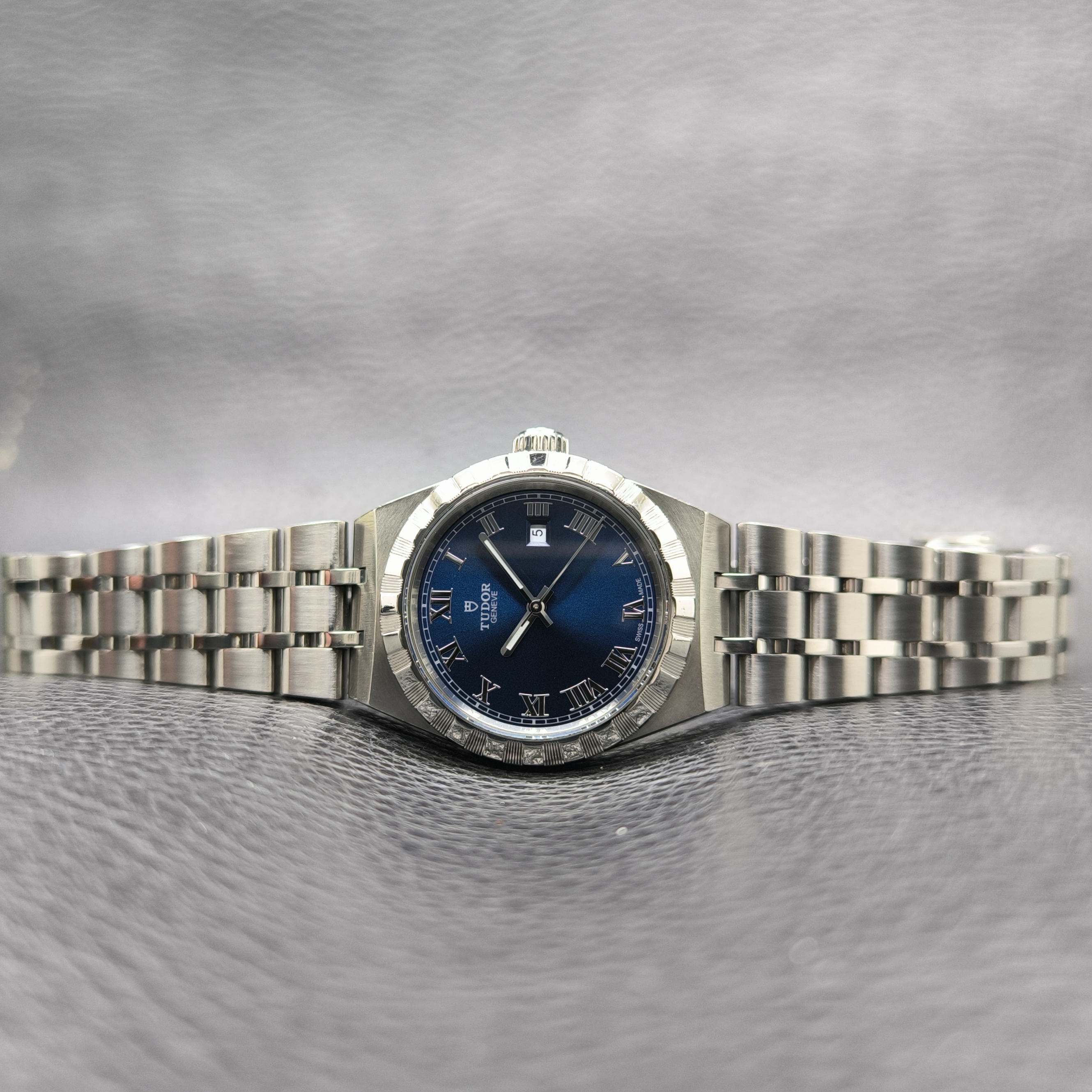 Royal Blue 28mm view 3