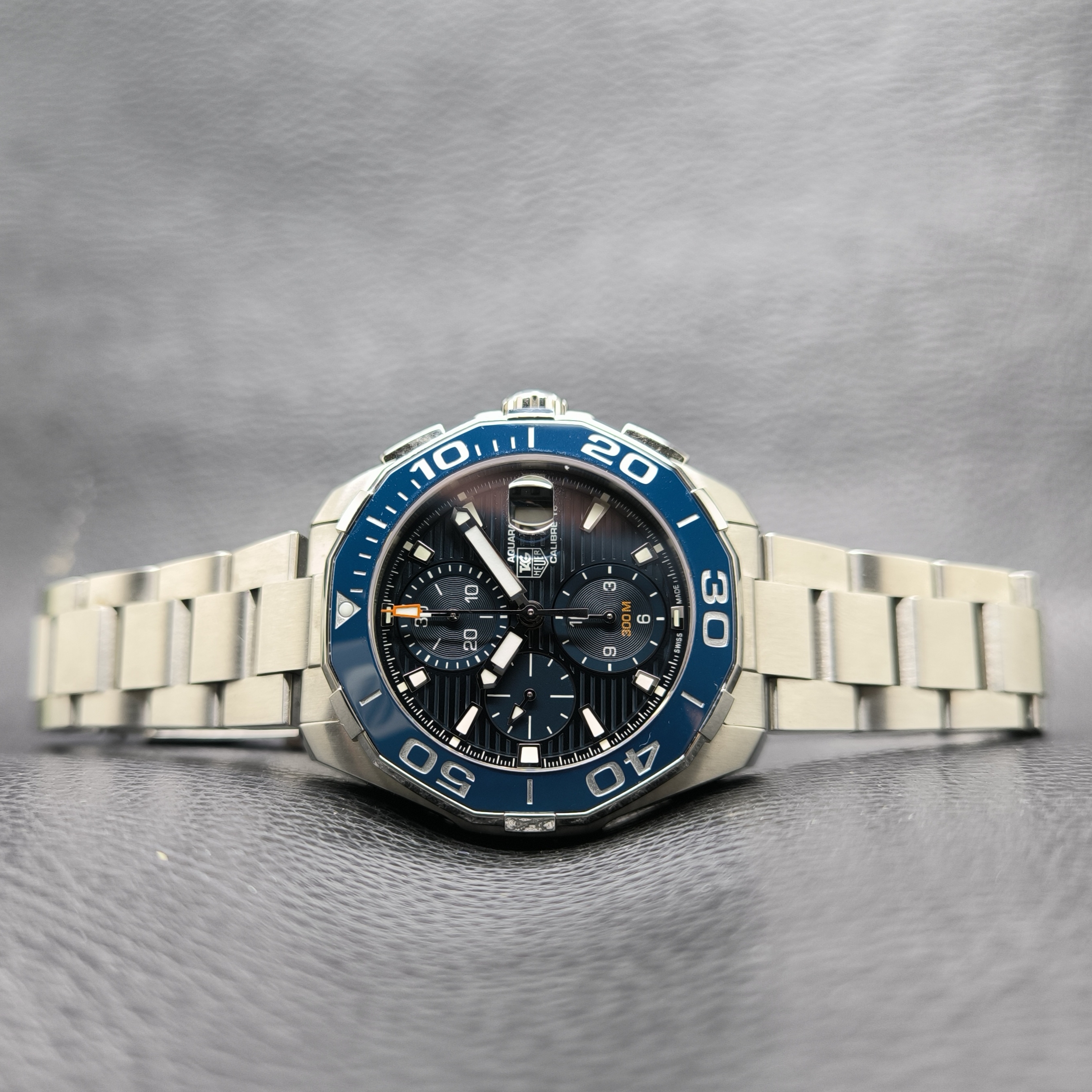 Aquaracer 300M view 3