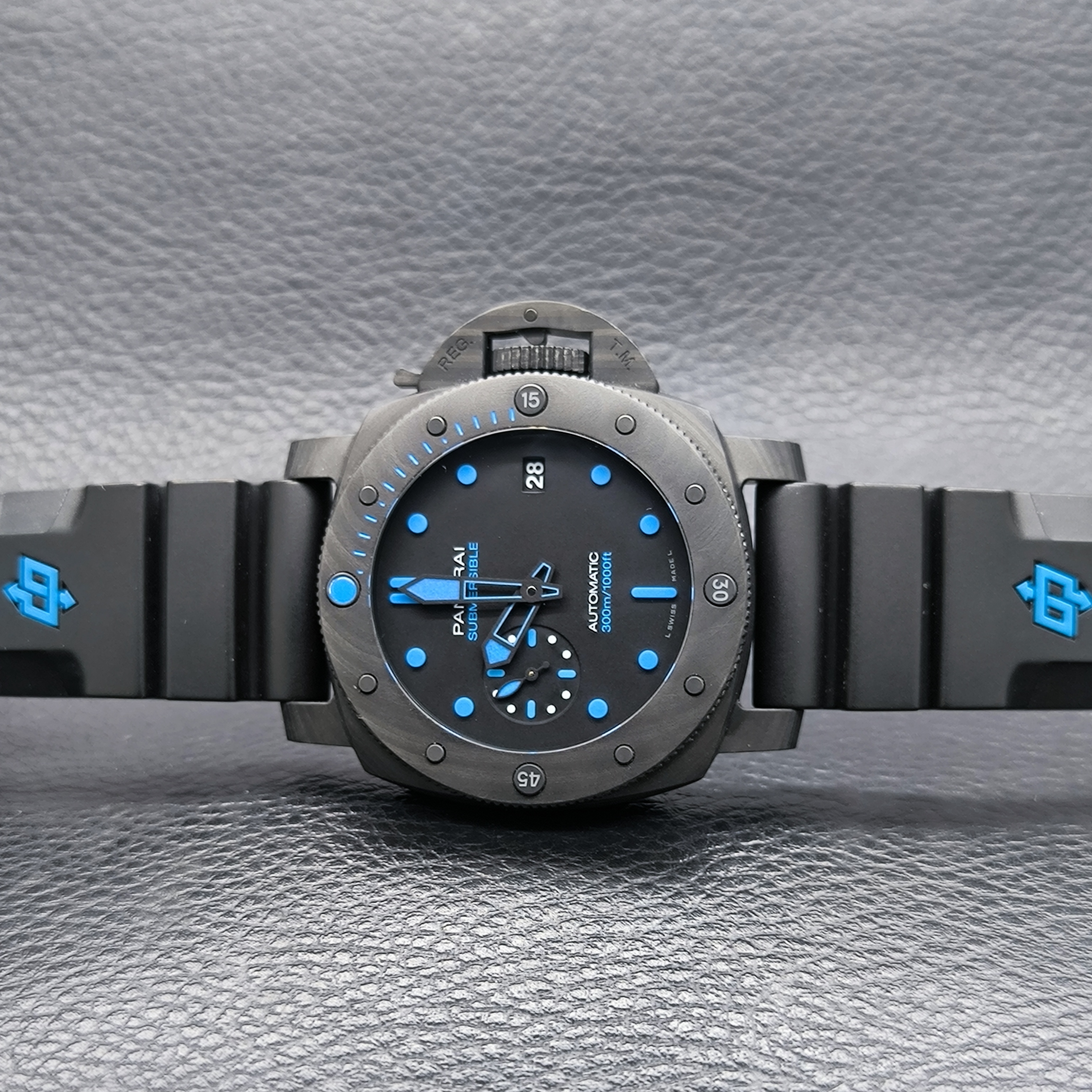 Submersible 42mm view 3