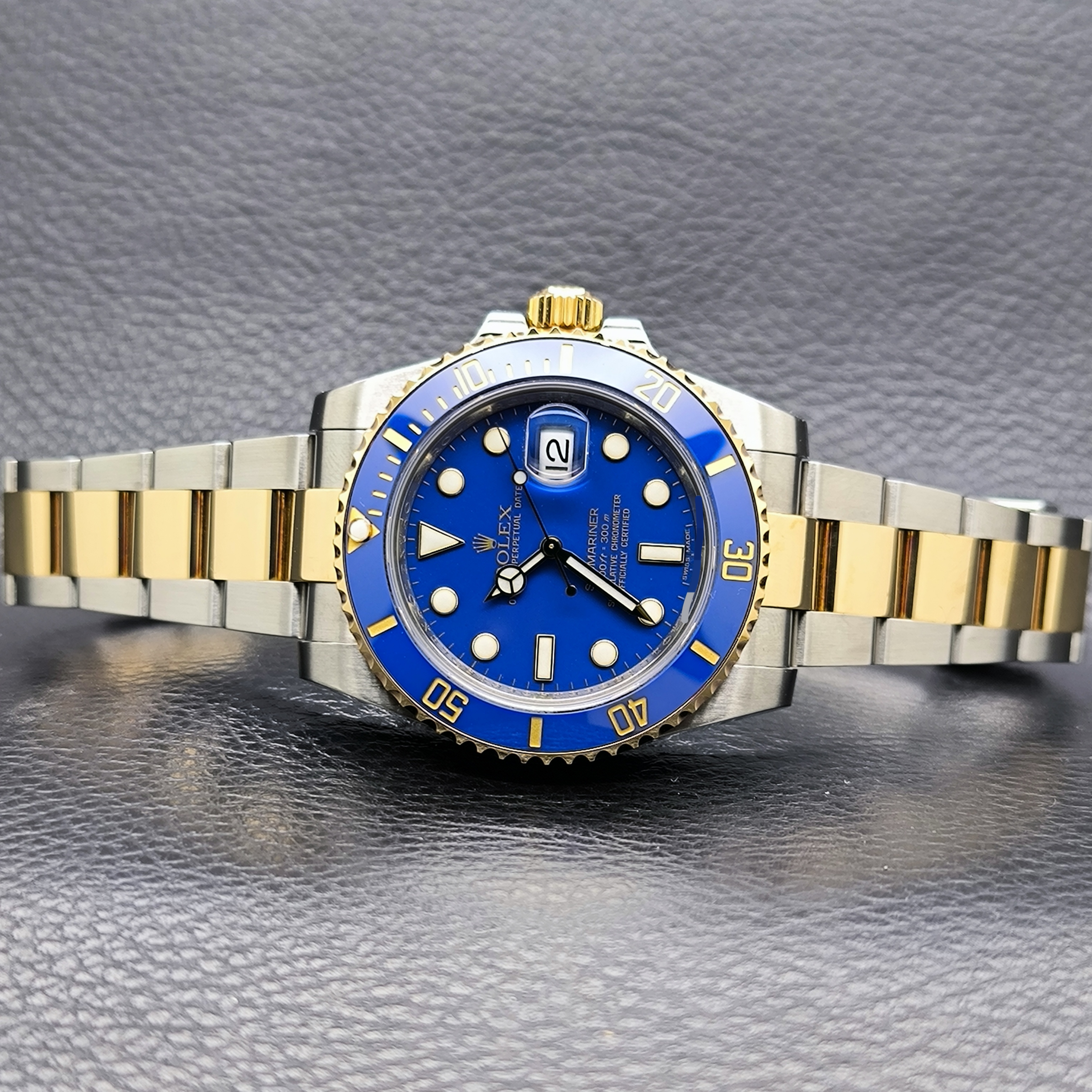 Submariner Date 40mm view 3