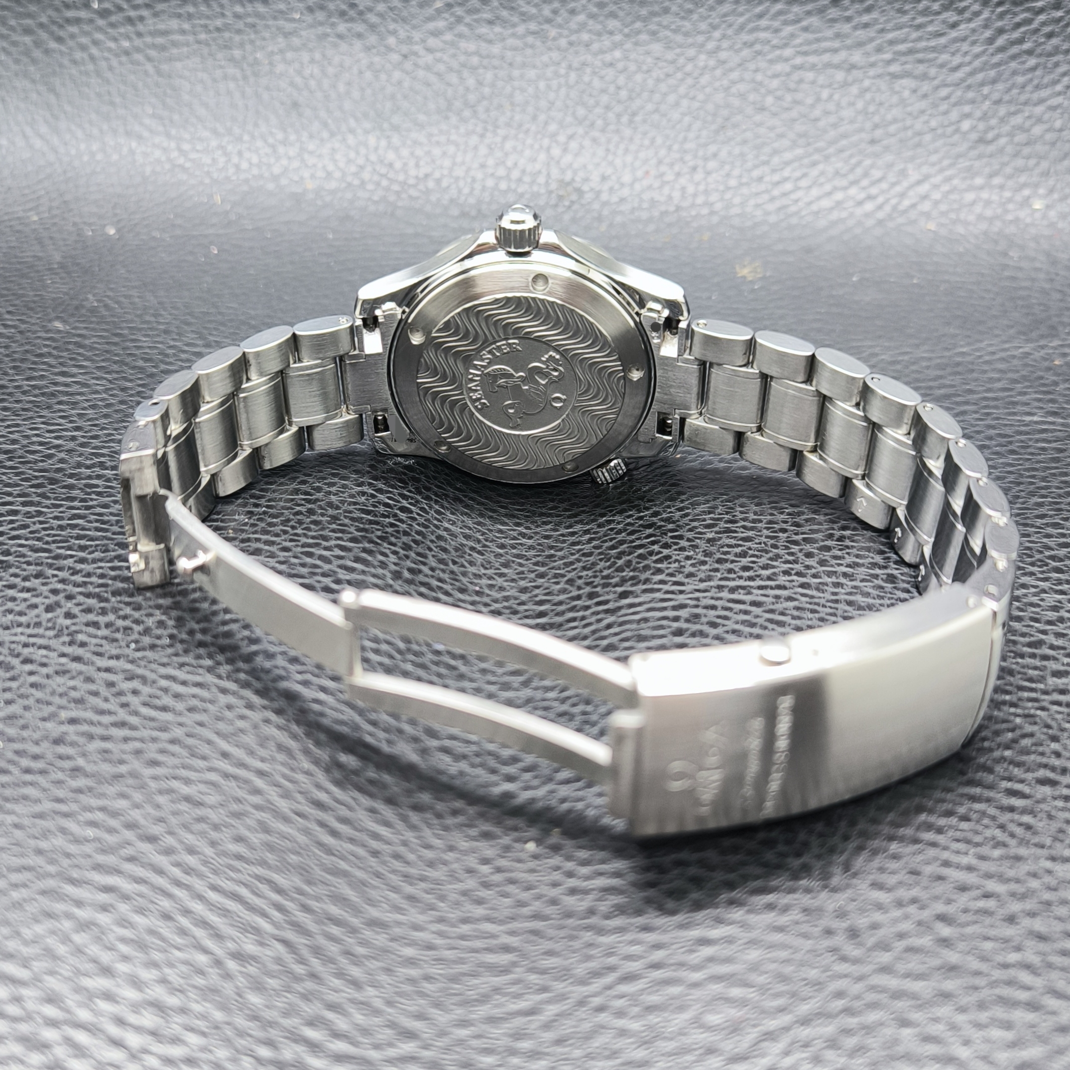 Seamaster Diver 300M 36mm view 4