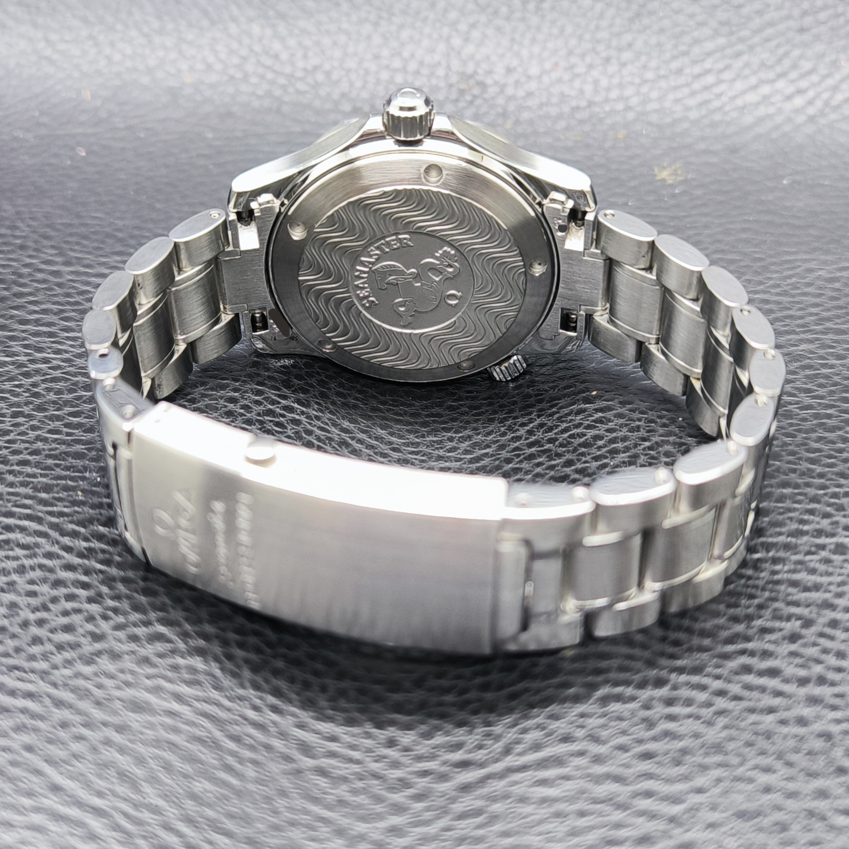 Seamaster Diver 300M 36mm view 2