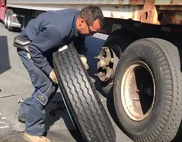 roadside-changing-tire-2.webp