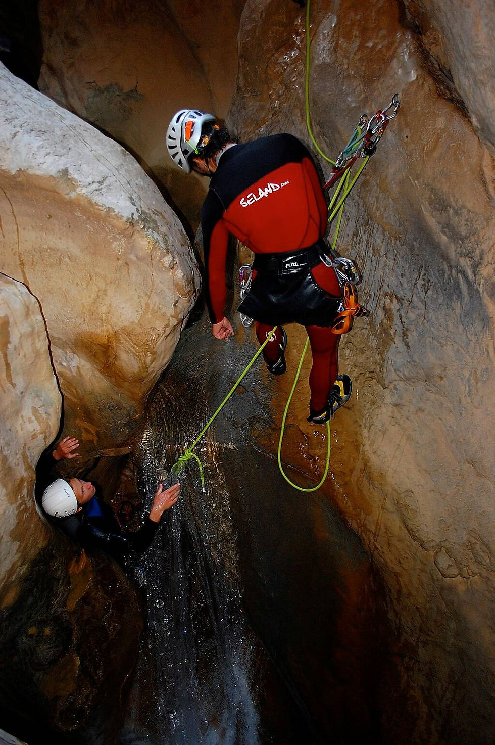 Descendiendo barrancos. Es importanta estar preparado y conocer las condiciones meteorologicas