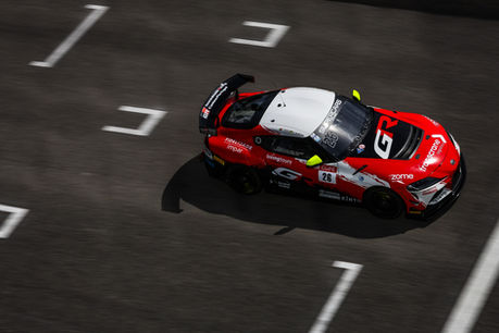 Francisco Mora e Rodrigo Almeida lideram treinos lives dos GT4