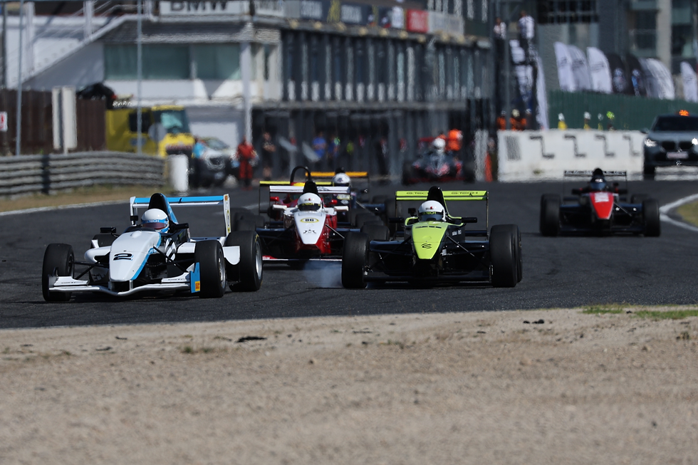 Single Seater Series: Fernando Mayer Gaspar vence duas corridas muito disputadas