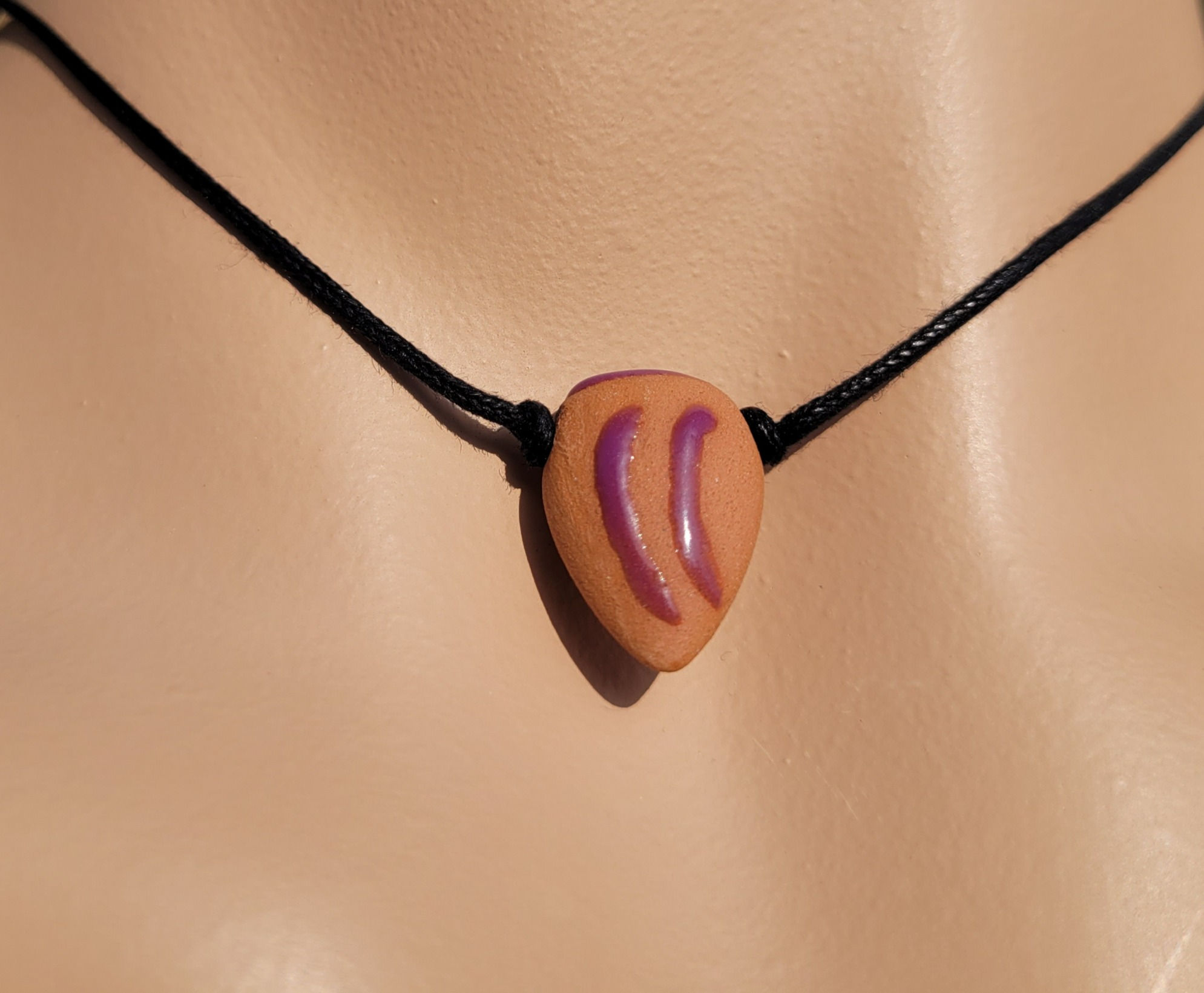 Aromakette "ENGEL DER GEBORGENHEIT und SICHERHEIT" lila