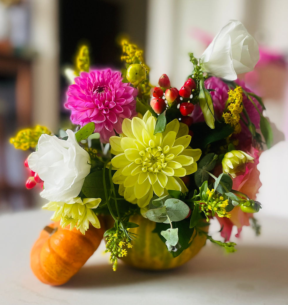 Sandrine Flor'art - Composition florale colorée et généreuse: fleurs de saison