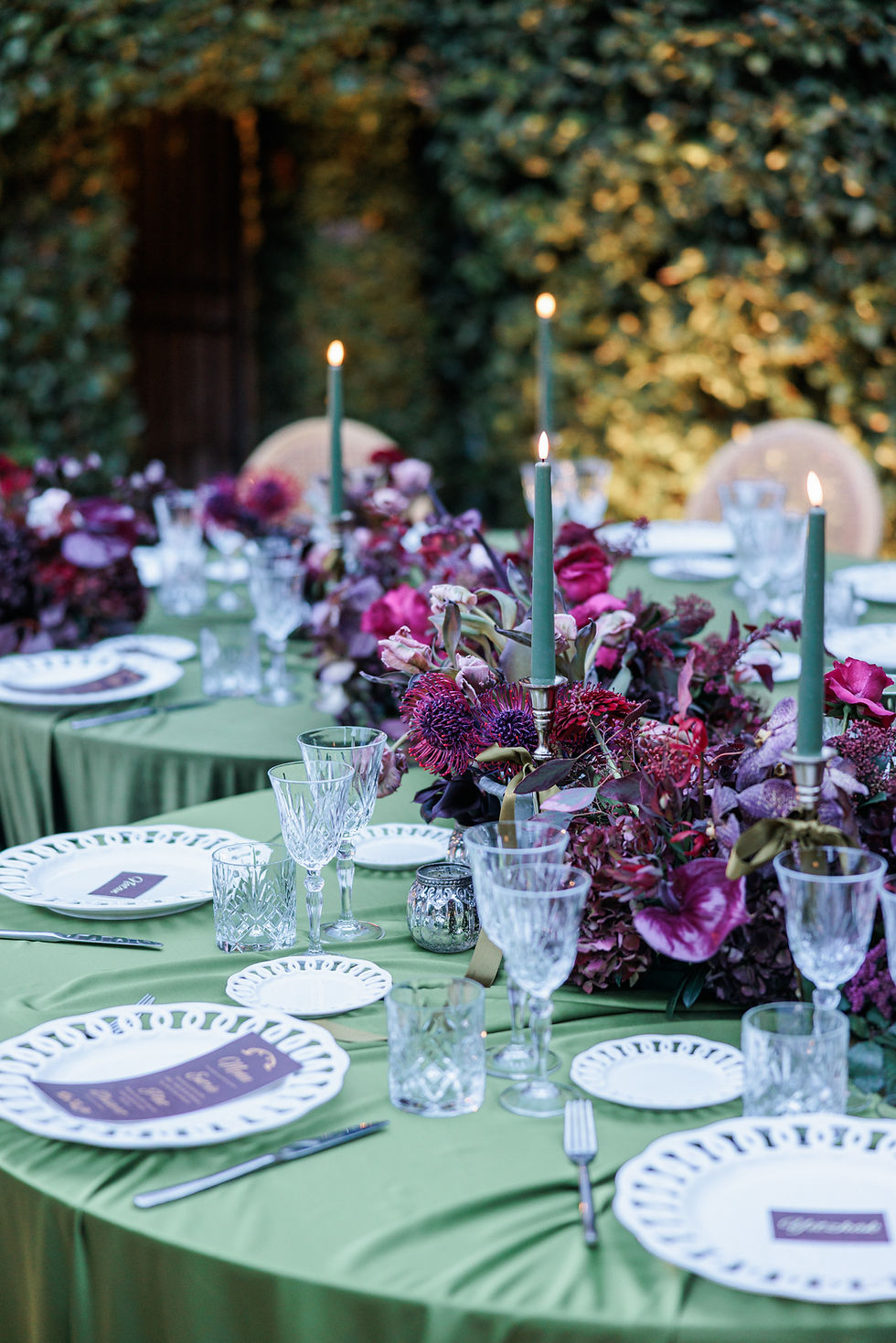 Table d'honneur - compositions florales: orchidées, hortensias, anthurium, roses.