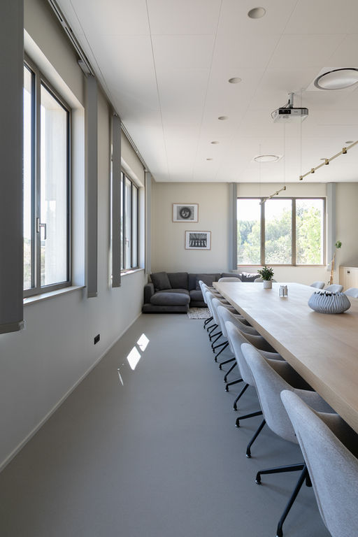 Atelier IZF Architecture - Fanny Izzo - Siege Hugues Construction - Lançon de Provence - Mathilde Lebreuil Photographe - Aménagement intérieur - B2B