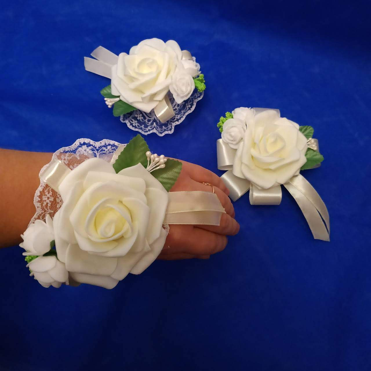 Butoniera (cu un trandafir mare)