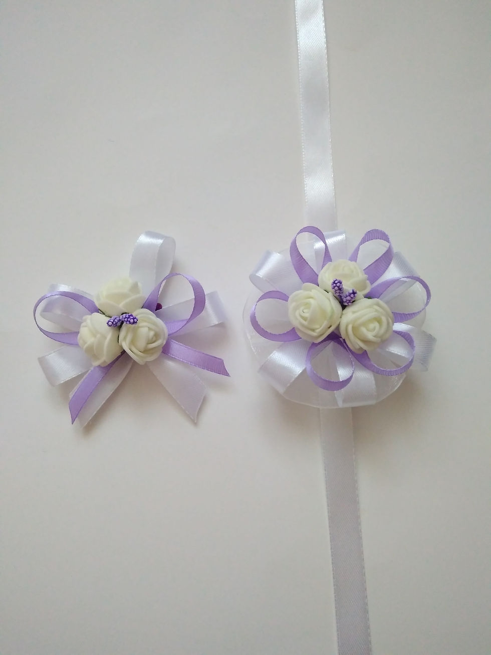 Miniatură: Butoniera (floare din 3 trandafiri mici)