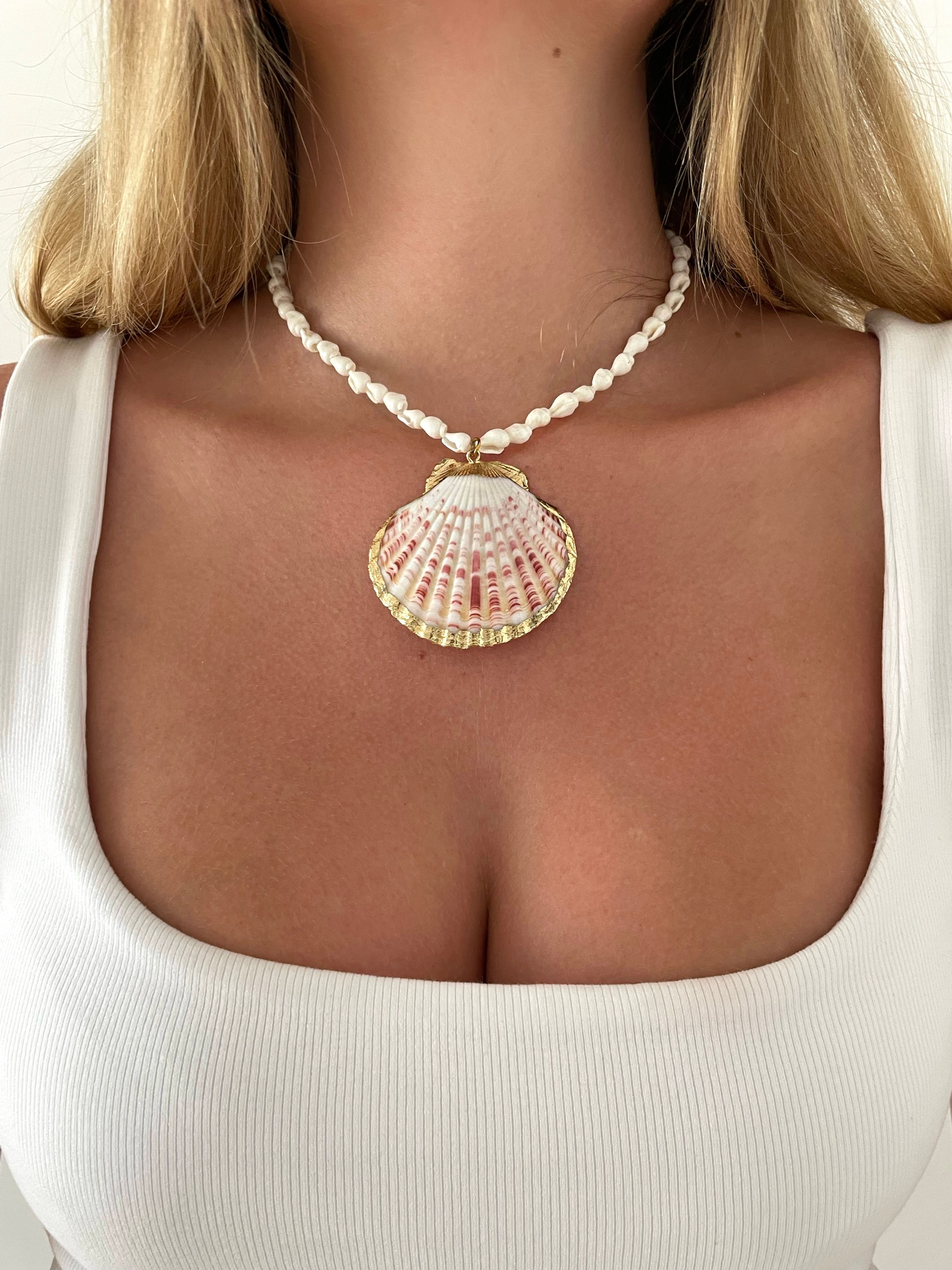 Big scallop seashell necklace