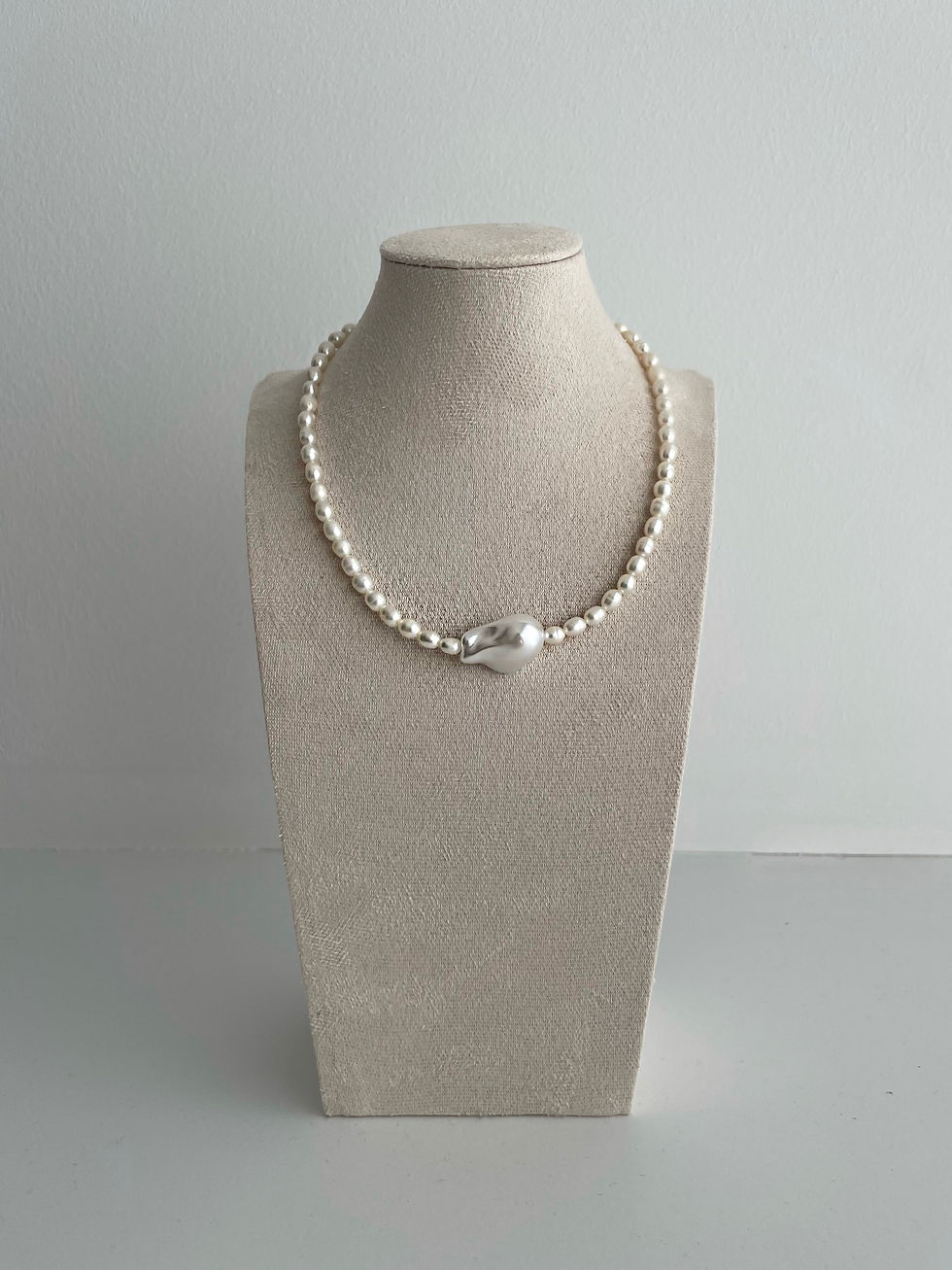 Freshwater pearl necklace choker