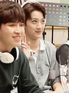 Lai kuanlin ateş ediyor. shooting wanna one wannable wanna wannables turkey wanna one forum wanna one fan cafe