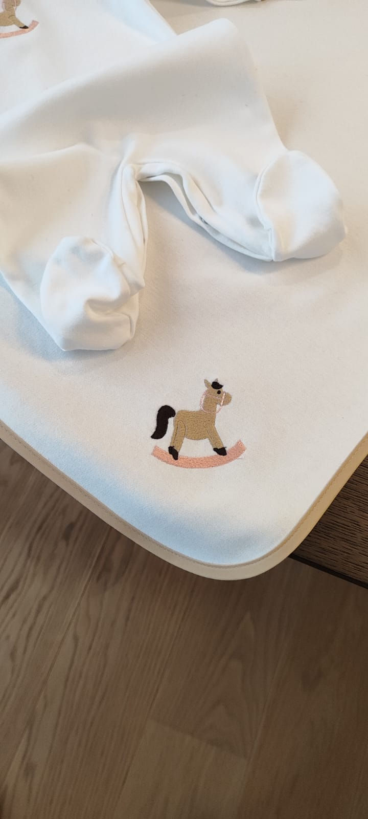 oyuncak at işlemeli bebek tulum seti