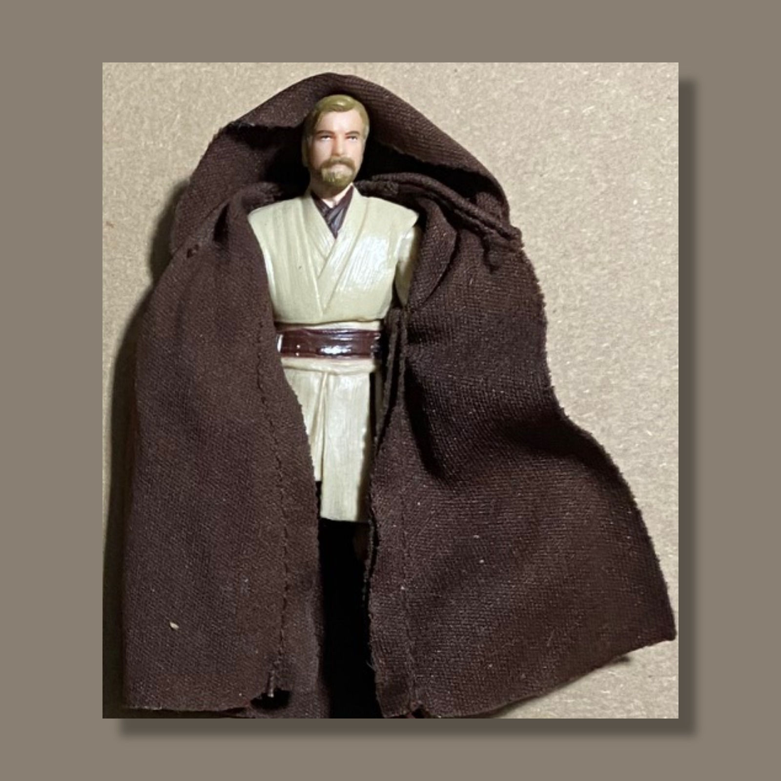 Action Figure Obi-Wan Kenobi with Cloth Cape