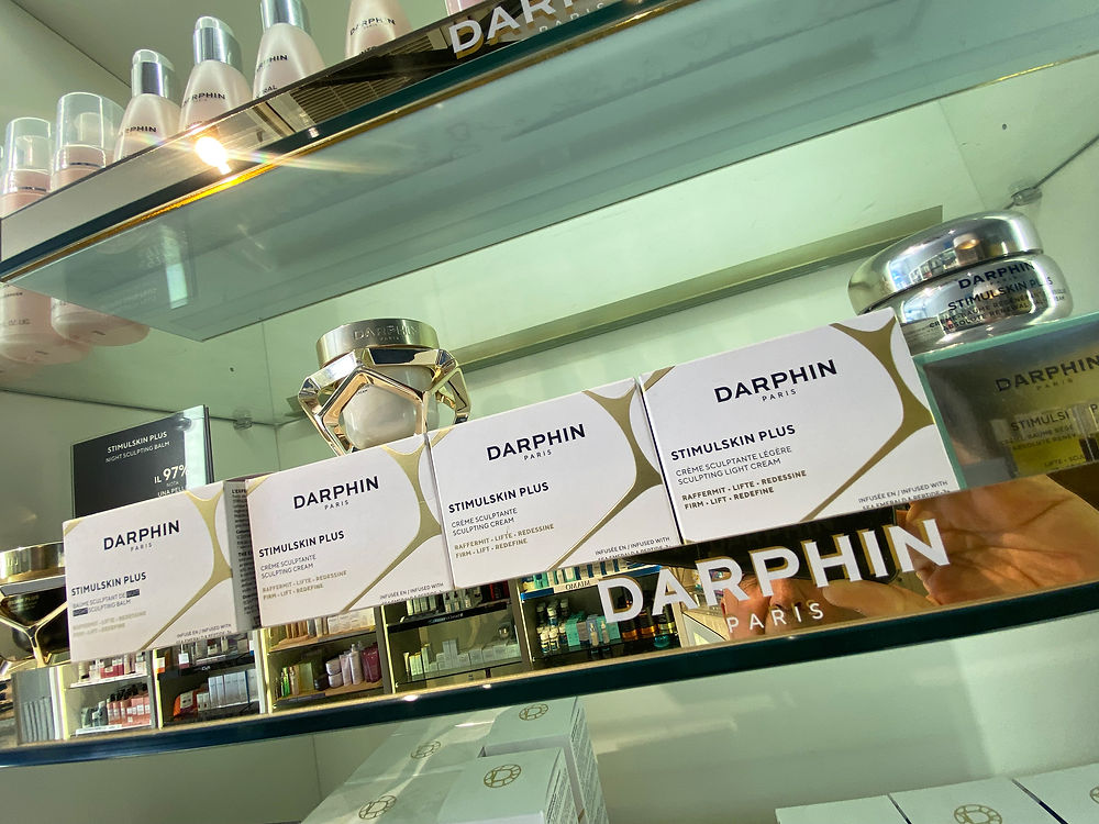 Farmacia Centrale Robbio Erba Oggiono reparto Dermocosmesi