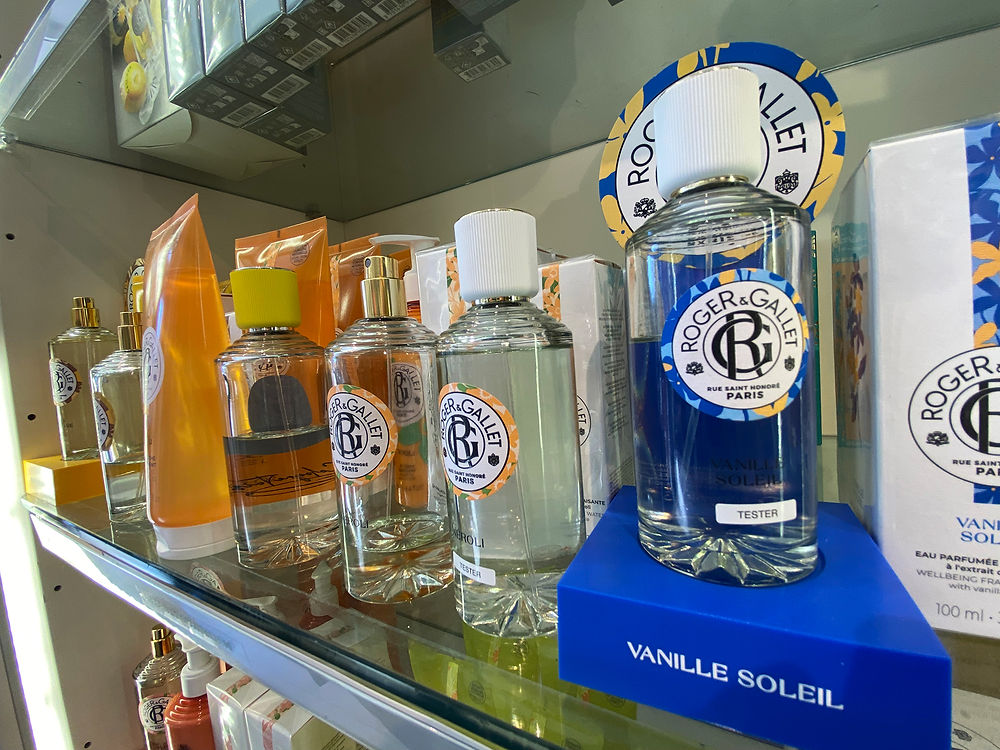 Farmacia Centrale Robbio Erba Oggiono reparto Dermocosmesi