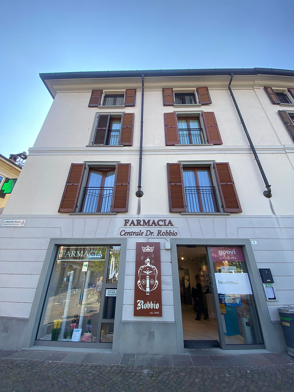 Farmacia Robbio Oggiono piazza Alessandro Manzoni.