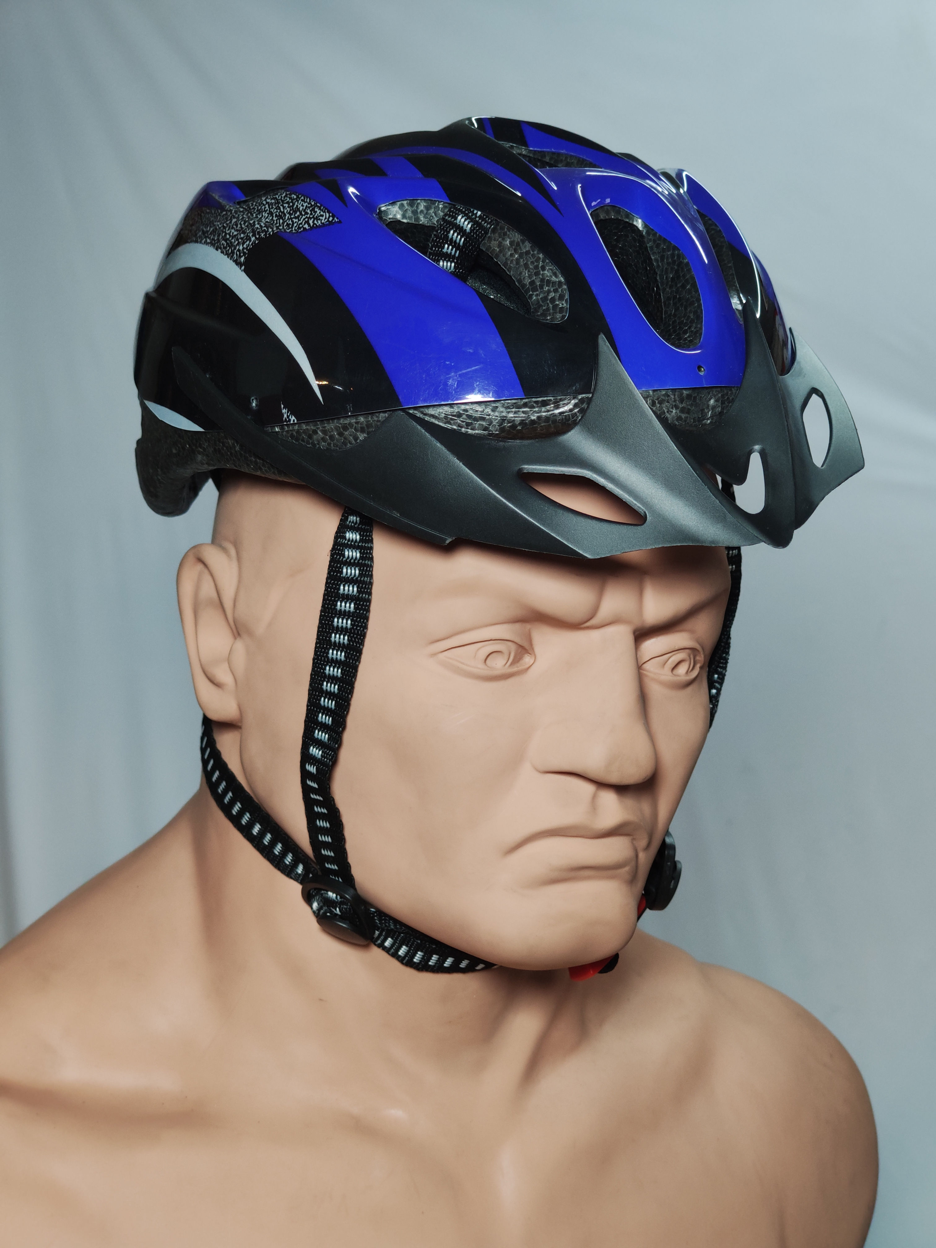 Casco Deportivo.