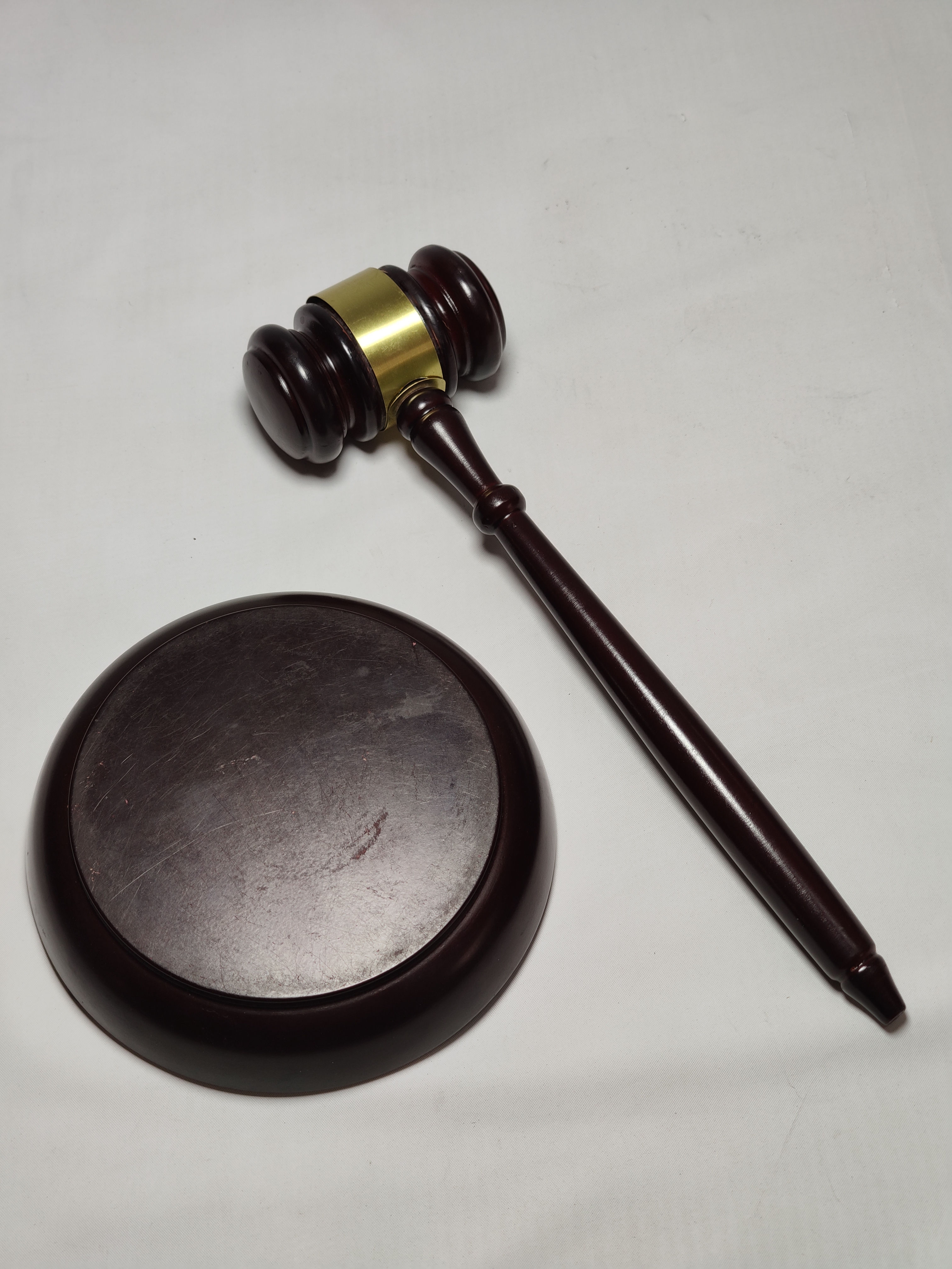 Mazo de Madera y Bloque de Juez.