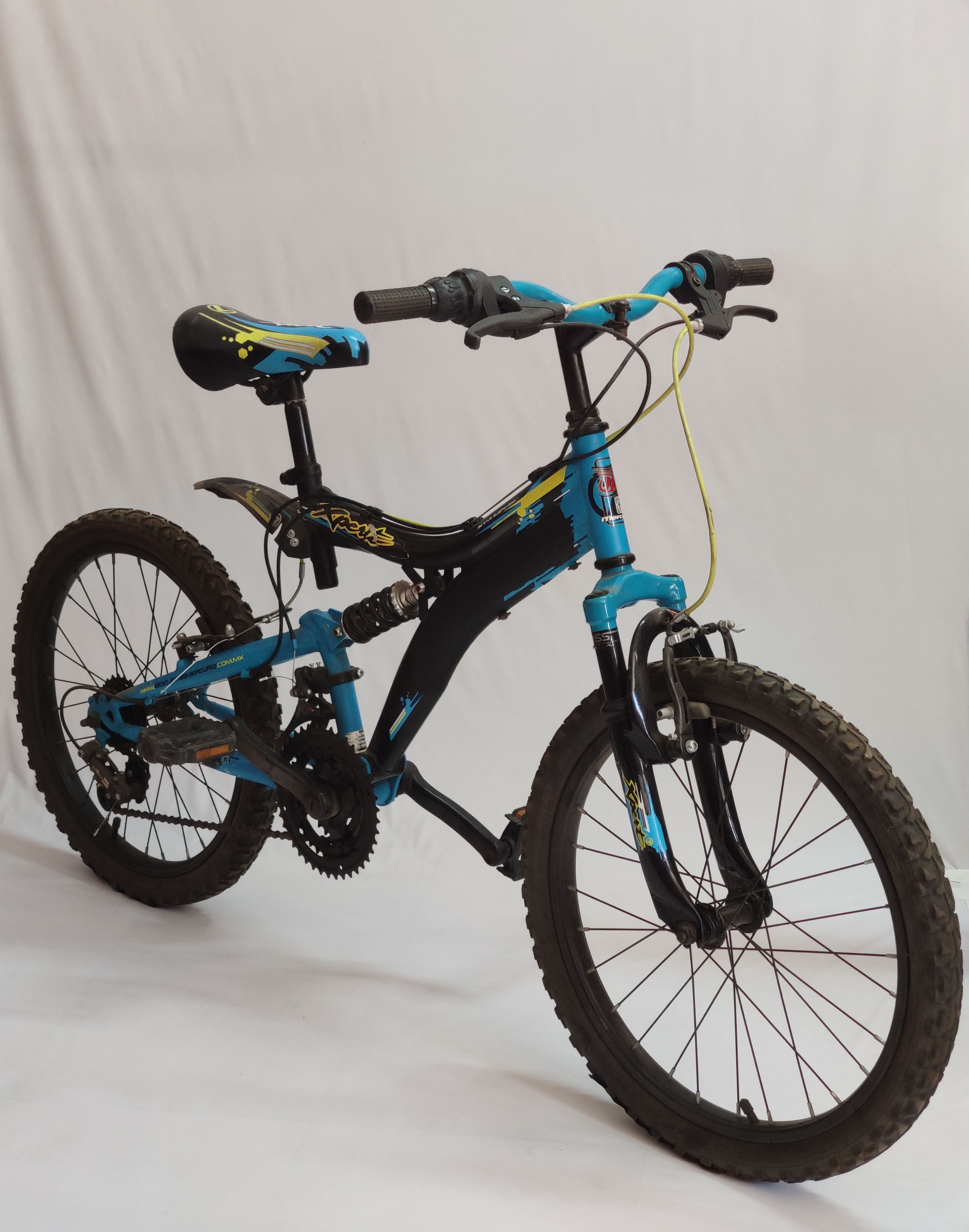 Bicicleta Negra con Azul.