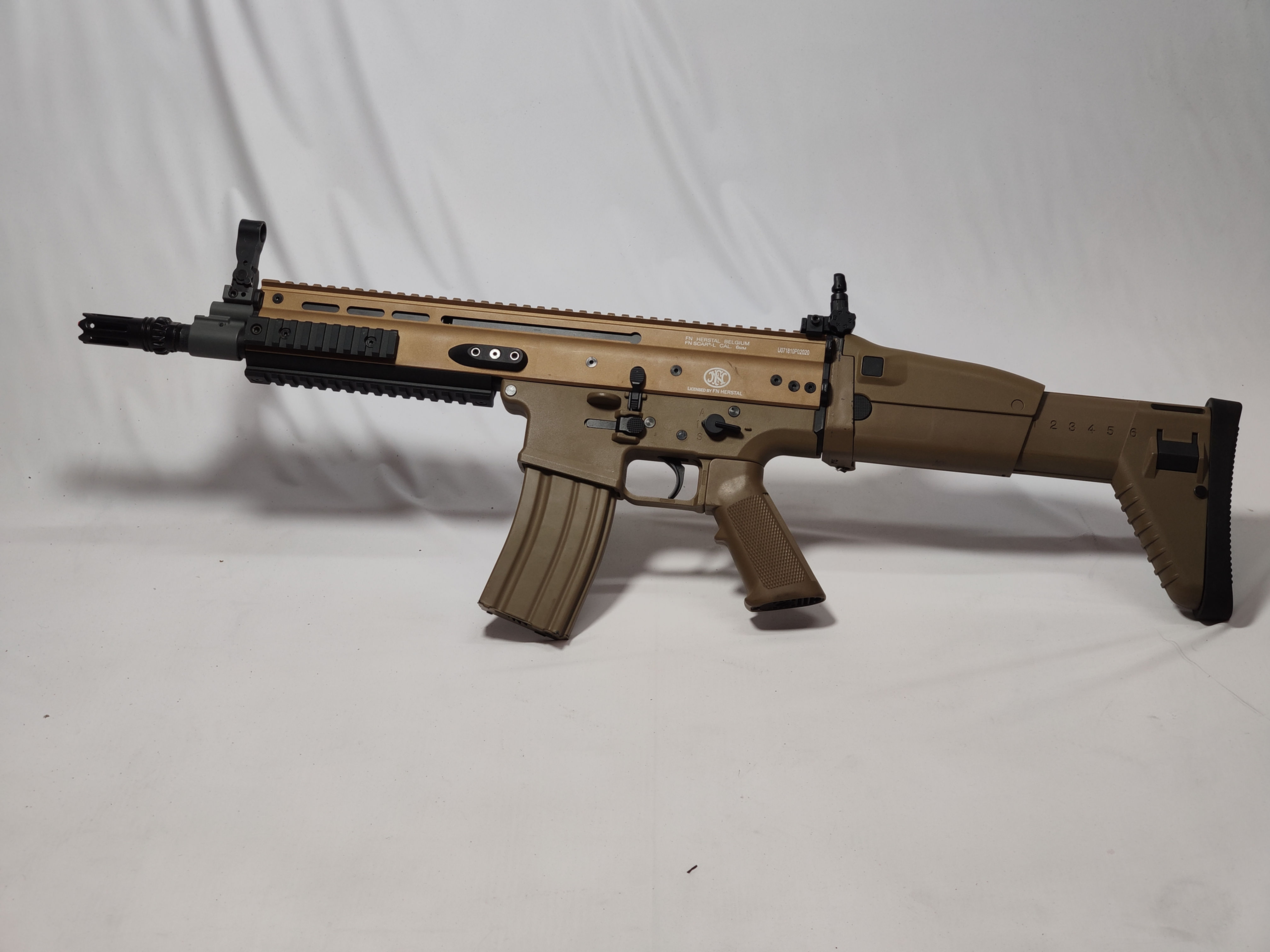 FN Scar.