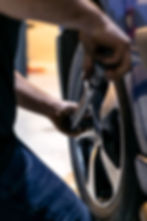 Velgen monteren van auto bij Betuwse Banden service