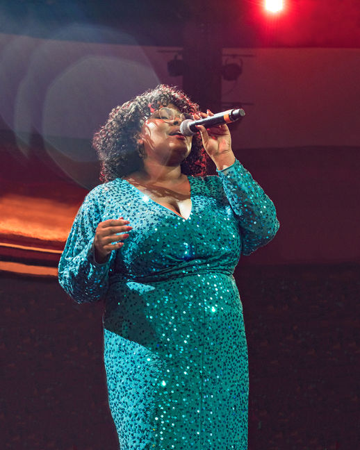 Singer Natasha Nadia of That Motown Band at The Wolfs Den in Connecticut's Mohegan Sun