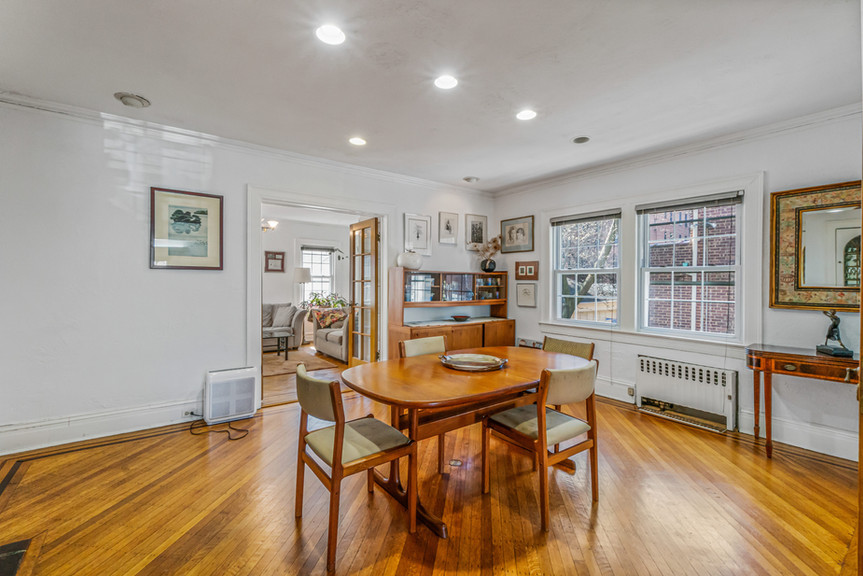 107 Mowbray Dr, Kew Gardens