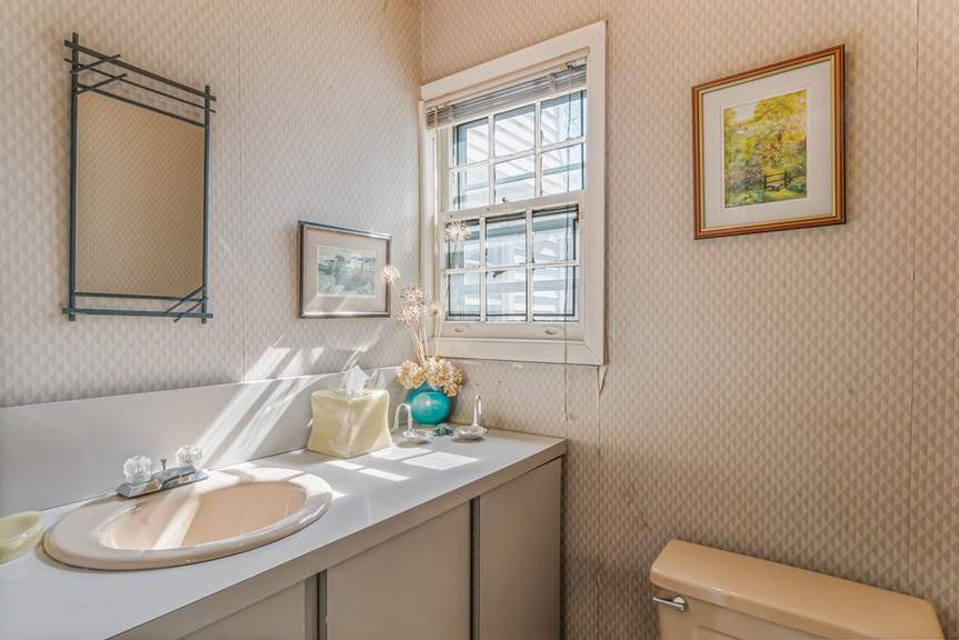 107 Mowbray Dr, Kew Gardens