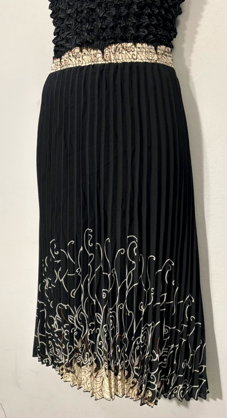 Thumbnail: Black pleated party skirt with gold embroidery, Italy design