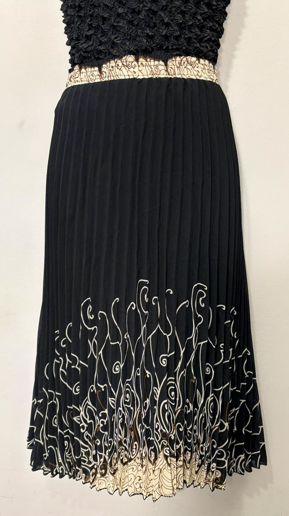 Thumbnail: Black pleated party skirt with gold embroidery, Italy design