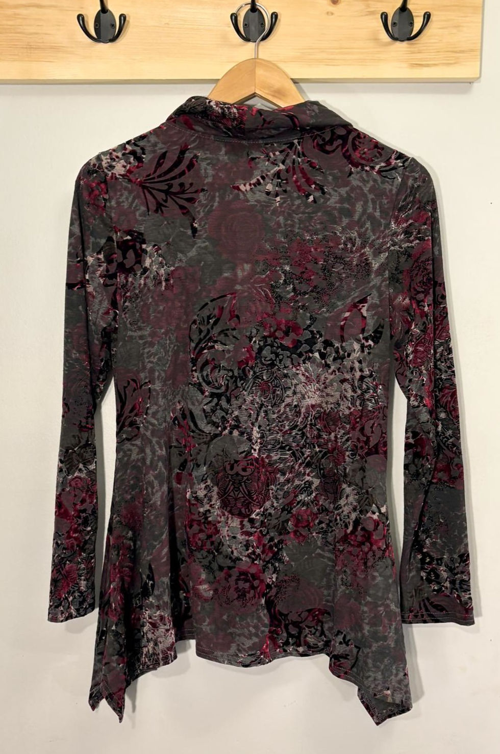 Thumbnail: Soft Plum & Black Pattern Top – Lightweight Stretch Knit, Elegant Comfort
